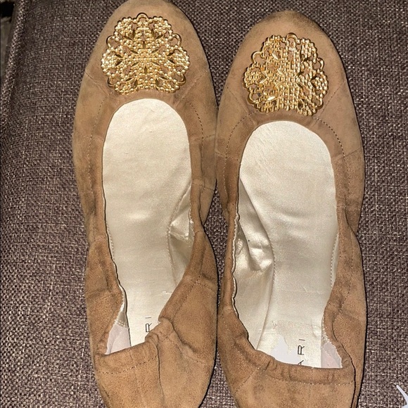Tahari Tan Gold Loafers with Elegant Embellishment - Picture 1 of 6